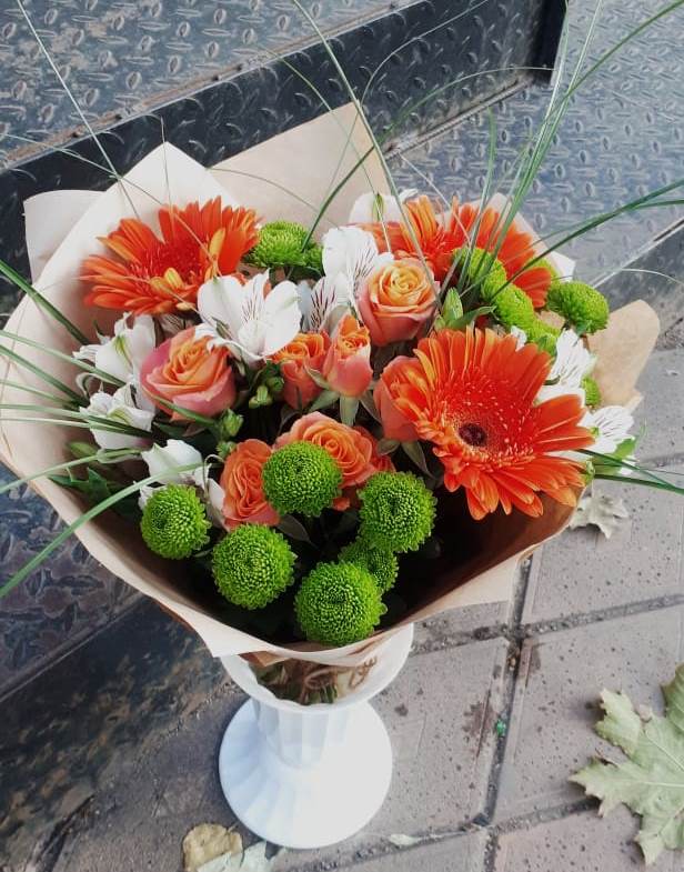 Букет цветов из: Герберы, Хризантемы, Альстромерии и Розы в Новопокровской