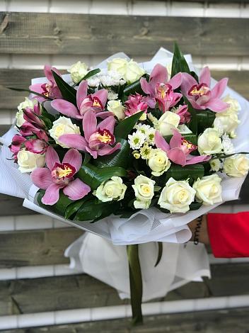 Букет цветов из: Розы и Хризантемы в Новопокровской