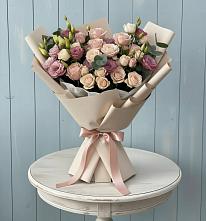 Букет цветов из:  Розы и Лизиантусы в Новопокровской