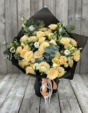 Букет цветов из:  Розы и Лизиантусы в Новопокровской