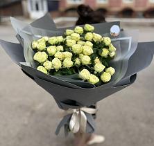 Букет Белые кустовые розы Солинеро в Новопокровской