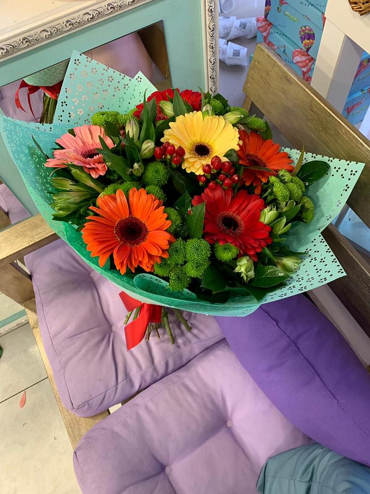 Букет цветов из: Герберы, Хризантемы и Альстромерии в Новопокровской