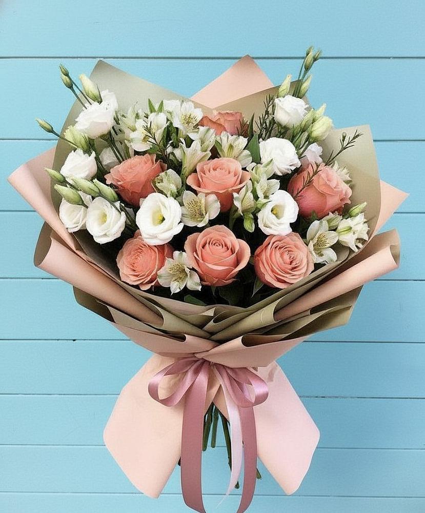 Букет цветов из: Розы, Альстромерии и Лизиантусы в Новопокровской