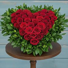 Цветочная композиция из Розы в виде сердца в Новопокровской