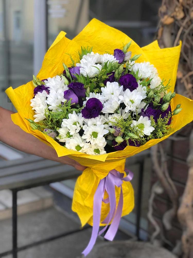 Букет цветов из: Ирисы, Хризантемы и Ромашки в Новопокровской