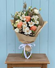 Букет цветов из:  Альстромерии, Лизиантусы, Розы и Хризантемы #REPLACE_PRED# Новопокровской