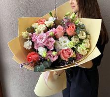 Букет цветов из:  Розы, Лизиантусы и Гвоздики #REPLACE_PRED# Новопокровской