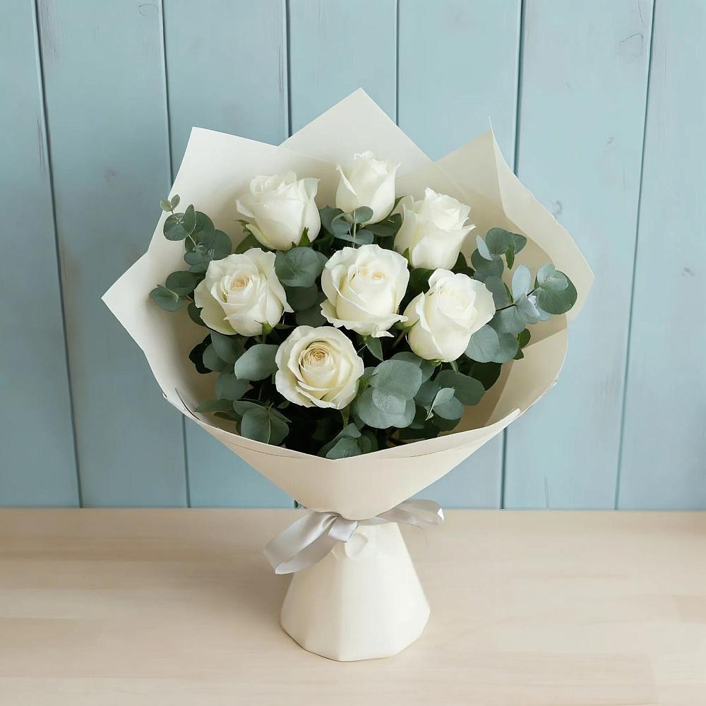 Букет Белые розы в Эвкалипте в Новопокровской