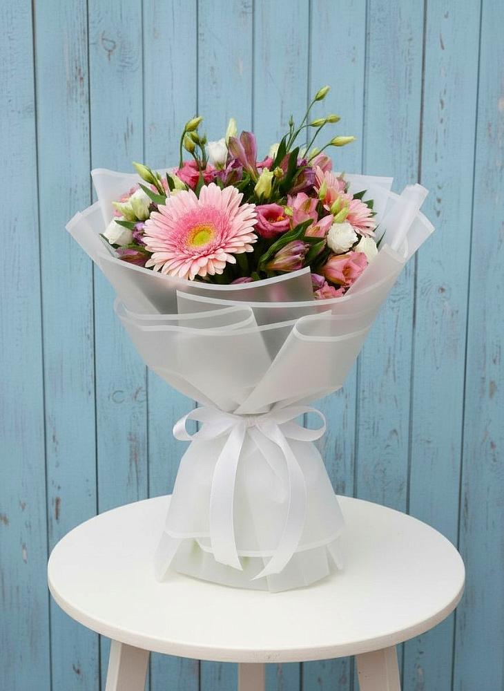 Букет цветов из: Герберы, Альстромерии и Лизиантусы в Новопокровской