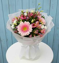 Букет цветов из:  Герберы, Альстромерии и Лизиантусы #REPLACE_PRED# Новопокровской