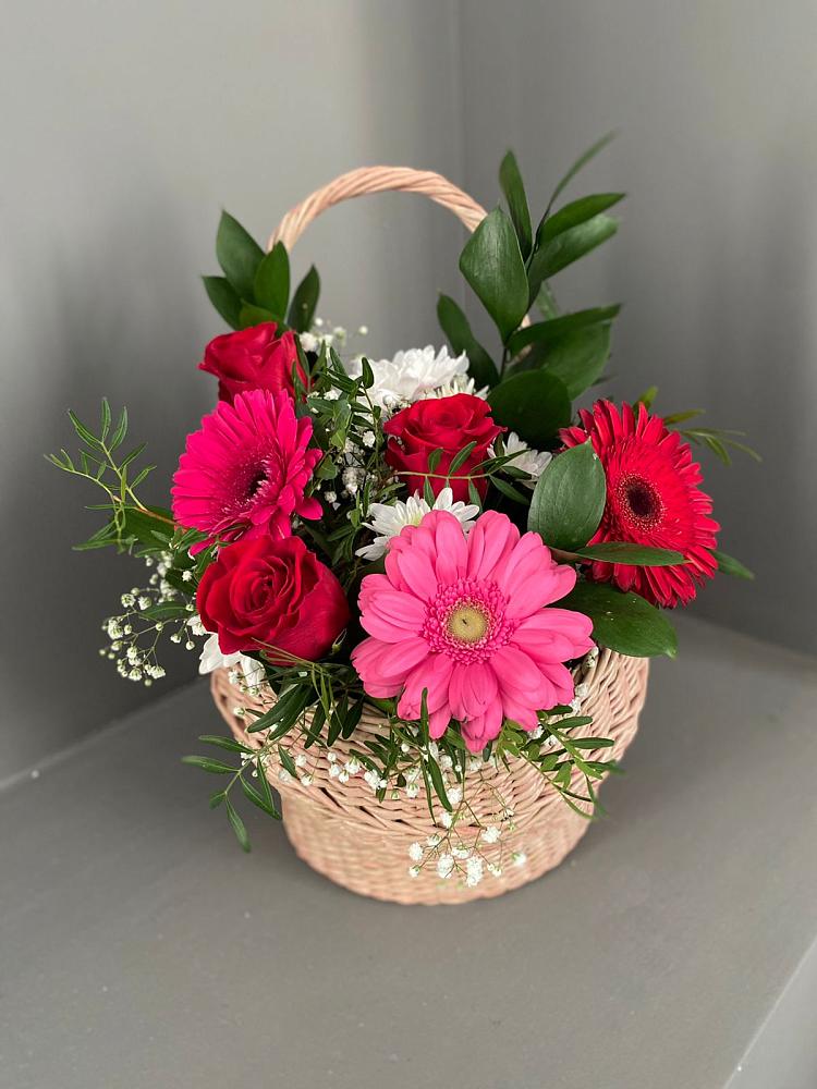 Цветочная композиция из Розы, Хризантемы и Герберы в корзине в Новопокровской