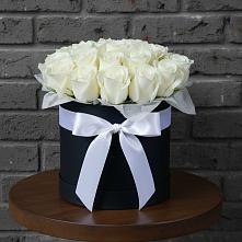 Цветочная композиция из Розы в шляпной коробке #REPLACE_PRED# Новопокровской